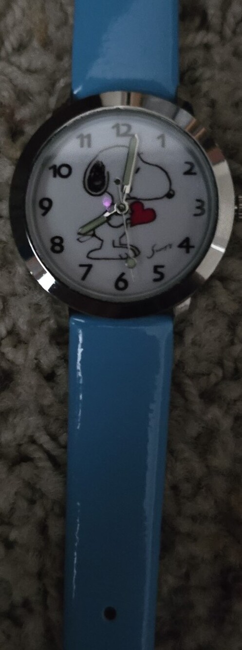 Snoopy Cartoon Watch - Picture 2 of 5